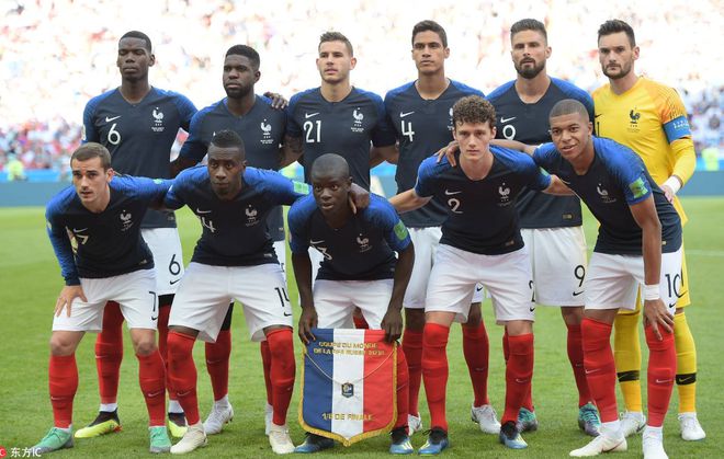 法国足球联赛实力角逐，球场壮观比拼！的简单介绍