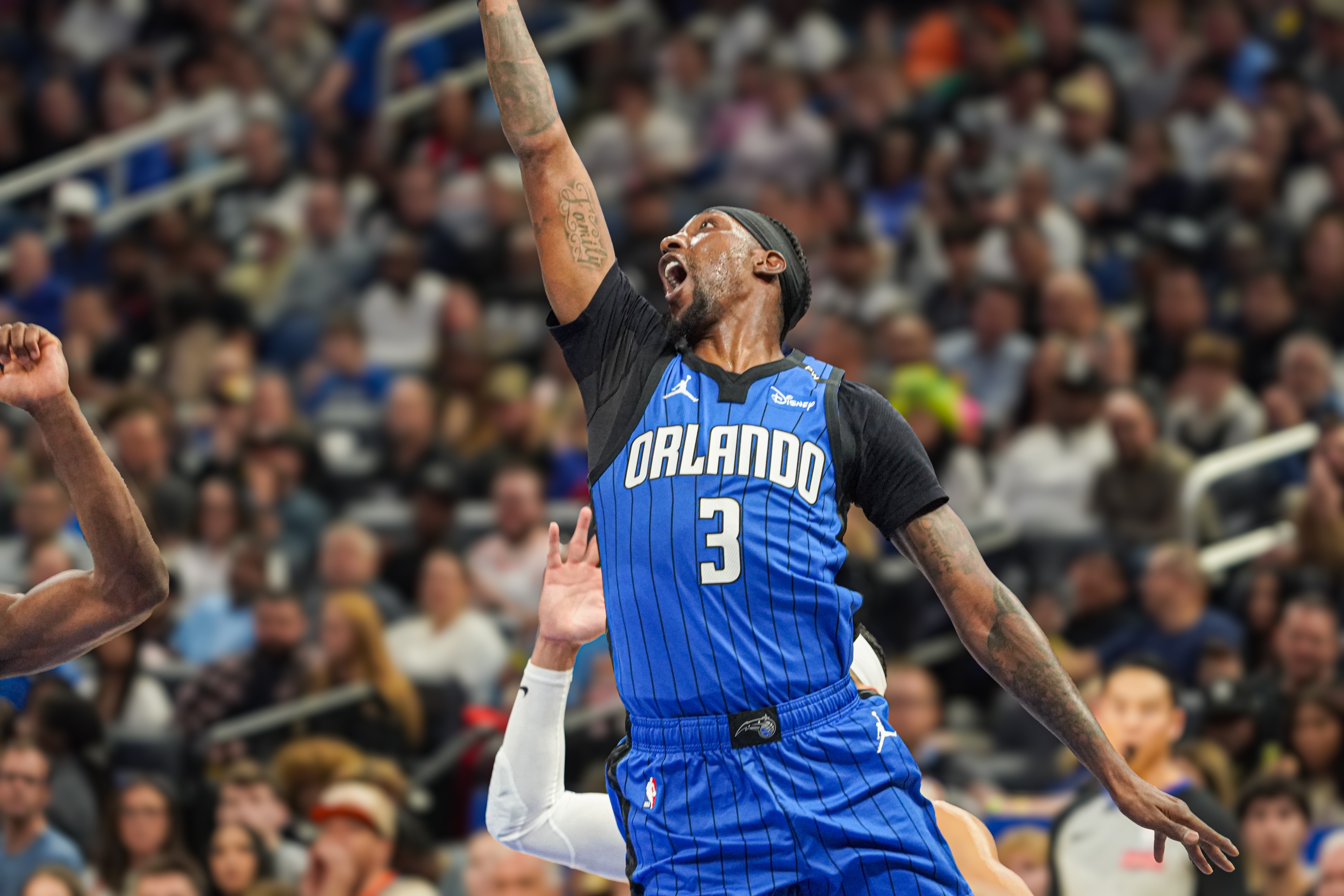 巴特勒狂砍唐斯分，热火迎来新赛季高光！