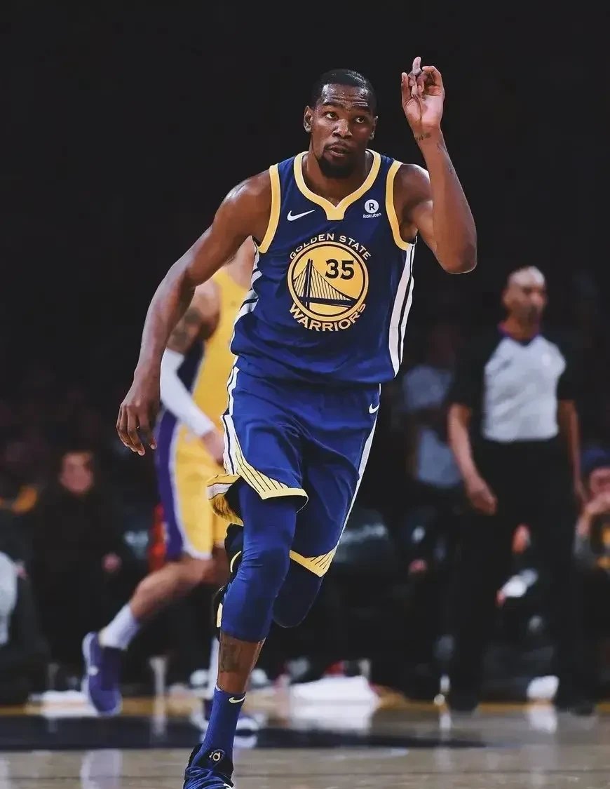 杜兰特回归赛场，高光表现首场状态亮眼，阿森纳观众沸腾！的简单介绍