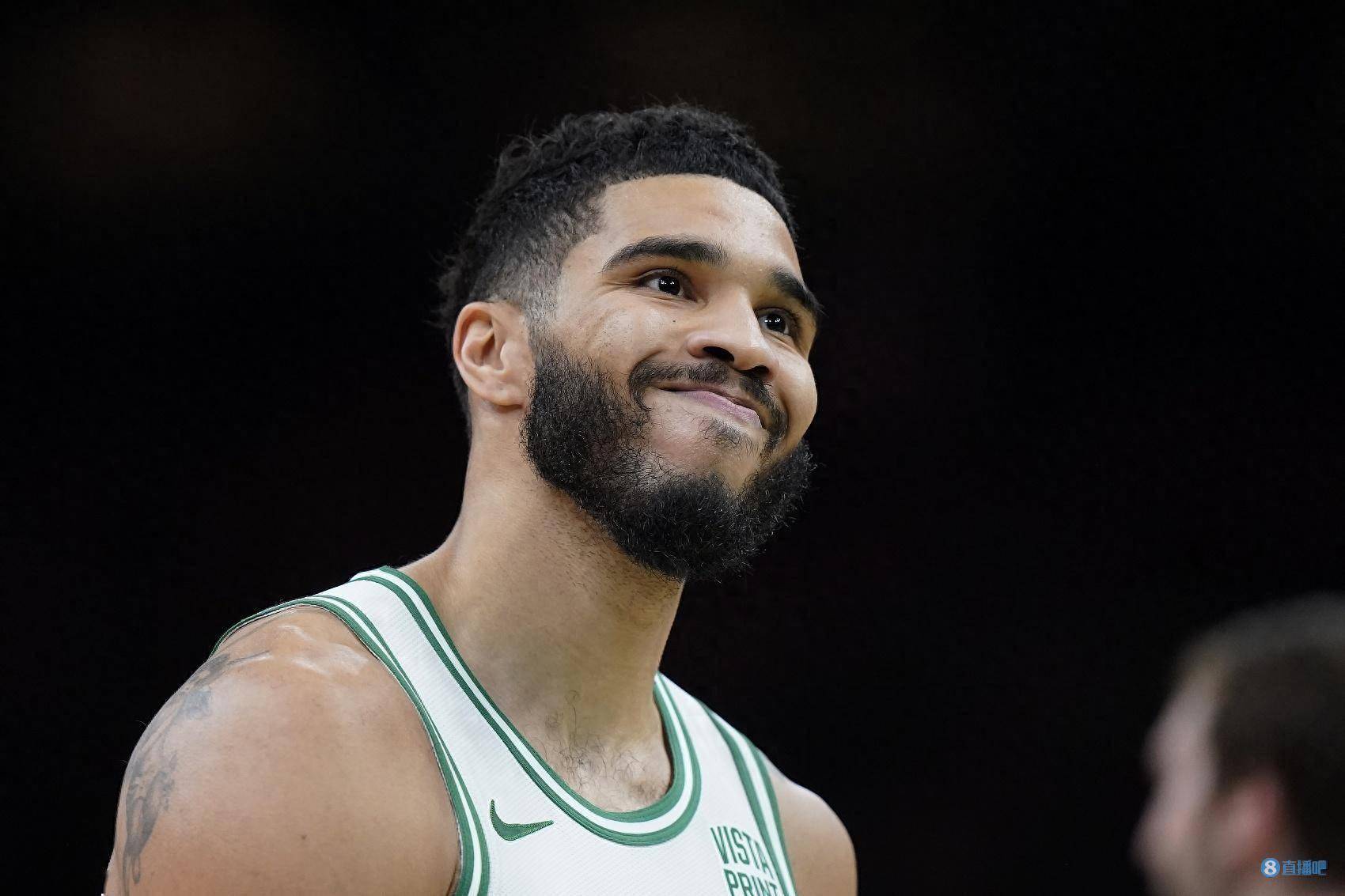 关于塔图姆连续十五场比赛得分超过逆转，快船挑战极限！的信息